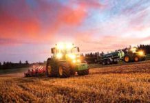 Moderne Technik Live im Einsatz An den Feldabenden kann man sich von perfekt arbeitenden Maschinen überzeugen.