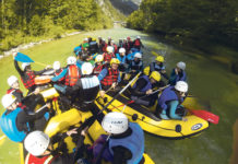 Forstwettkämpfer und Musiker in einem Boot Beim Abschlussausflug gab es auch im wilden Wasser spannende Wettkämpfe der musikalischen und forstlichen ?Pyhraten?.