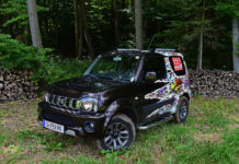 Kleiner, echter Geländewagen Das bunte