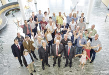 Bestens vorbereitet ins neue Schuljahr 2016/17 Die Schulmilch-Award-Preisträger 2016 mit LK-NÖ-Vizepräsidenten Otto Auer