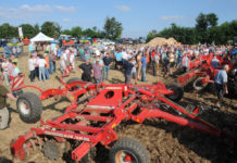 Erster Bodenbearbeitungs- und Begrünungstag Zahlreiche interessierte Landwirte beim ersten Agrana-Bodenbearbeitungs- und Begrünungstag im Weinviertel.