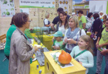 Welser Messe: Öffentlichkeitsarbeit mit der “Erlebniswelt Bauernhof” Staunen, kosten und erleben heißt es für Familien und ihre Kinder in der Erlebniswelt Bauernhof.