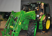Kompaktheit, Komfort und Leistung sind beim 5R kein Widerspruch Der neue 5R-Trakor mit dem neuem Frontlader 543R: eine vielversprechende Kombination.