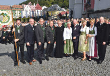 2000 Bauernbündler pilgerten nach Mariazell Standartenträger des NÖ Bauernbunds Gerald Rohrer