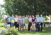 Jungbauern auf Bundesländertour: “Ziel ist, von einander zu lernen” Die oö. Jungbauern mit Obmann Leonhard Gmeiner (5.v.l.) auf Tour. Von der Bundesorganisation waren Generalsekretär David Süß (4.v.l.) und Präsidiumsmitglied Franz Xaver Broidl (6.v.l.) zu Gast.