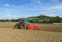 Tiefenlockerer: Grubbern alleine reicht nicht Schadhafte Bodenverdichtungen werden aufgebrochen.