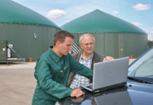 Betreiber von Biogasanlagen in Planungsnot Aussteigen oder die Biogasanlage weiter betreiben mit einem Effizienz-gekoppelten Nachfolgetarif und Einschränkungen beim Substrateinsatz - diese Wahl bietet die geplante Novelle zum Ökostromgesetz.