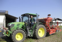 Pflanzenöl statt Diesel – jahrelang erfolgreicher Traktorbetrieb Josef Mertelseder ist aufgrund jahrelanger Erfahrungen von selbst gepresstem Pflanzenöl als Ersatz für Diesel überzeugt. Die nun verfügbare Seriengarantie für Traktoren der Marke John Deere ist noch ein zusätzlicher Bonus.