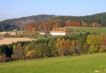 Budget 2017 – Bauerngelder bleiben stabil Die land- und forstwirtschaftlichen Betriebe tragen mit ihren Leistungen zum Erfolg des Standorts Österreich und zum Erhalt der hohen österreichischen Lebensqualität bei - die Agrargelder im Budget 2017 bleiben dafür konstant.