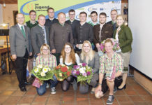 LJ-NÖ auf Bundesebene stark vertreten Im feierlichen Rahmen stellten sich die Medaillengewinnerinnen und -gewinner vor.