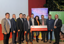 Acht ambitionierte TirolerEnergie-Gemeinden geehrt Die Vertreter der acht Gemeinden freuen sich über die Auszeichnung (v. l.): Bgm. Josef Knabl