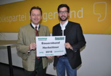 Bauernbund-Herbsttour unter dem Motto “Junge Landwirtschaft” Bauernbund-Landesobmann Niki Berlakovich (l.) und Jungbauernobmann Martin Öhler besuchen alle burgenländischen Bezirke.