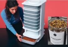 Insekten sind das neue Fleisch Die "Farm für daheim" - aus diesem Gerät (?The Hive?) sind im Vollbetrieb wöchentlich 200 bis 500 Gramm Mehlwurmlarven zu ?ernten?. Zu Fressen bekommen die Insekten pflanzliche Küchenabfälle und Altgebäck. ?The Hive? benötigt einen Standplatz von 30 x 40 cm und ist 61 cm hoch.