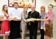 Landwirtschaftsschulen sind für klare Herkunft An der LFS Gießhübl (v. l.): Corina Hagler