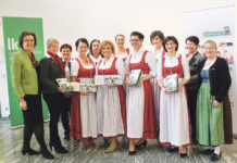 Lust-Sauberer als Obfrau bestätigt LK-NÖ-Vizepräsidentin Theresia Meier und Landesbäuerin Irene Neumann-Hartberger gratulierten dem neu gewählten Vorstand der Arge Seminarbäuerinnen und Kursleiterinnen.