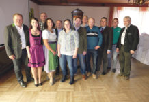 Generalversammlung der NÖ Schaf- und Ziegenhalter Obmann BR Eduard Köck (l.) mit den Referenten sowie den Funktionären des NÖ Landeszuchtverbands für Schafe und Ziegen.