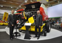 Pöttinger setzt mit neuen Maschinen neue Standards Präsentierten u. a. die Ballenpresse Impress: die Geschäftsführer Heinz Pöttinger (l.) und Gregor Dietachmayr