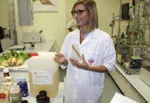 Nahrung ohne E-Nummern ist ein Megatrend Das erste Biobienenfutter am Markt - am Agrana Research & Innovation Center in Tulln wurde ein in pH Wert und Zusammensetzung optimiertes Bienenfutter entwickelt. Derzeit laufen die Tests in Kästchenversuchen. Im Frühjahr geht es an die Auswertung