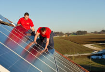 Neues EU-Energiepaket bringt keine Wende Laut EU-Energiepaket soll Ökostrom keinen mehr Vorrang mehr erhalten. Strom aus Photovoltaik beispielsweise könnte gefährdet werden.