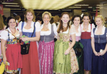 Kleine Buchgeschenke für die Ballbesucherinnen Auf die feschen Damen in ihren kleidsamen Dirndln warten Buchgeschenke als Damenspende bei der 74. Auflage des NÖ Bauernbundballs am 14. Jänner im Austria Center Vienna.