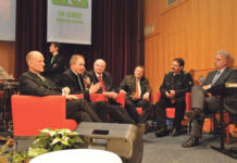 VLV feiert Jubiläum: 50 Jahre Schwein gehabt Die Vertreter der Schweinebranche im Gespräch mit Moderator Gernot Ecker (r.): Johann Stinglmayr