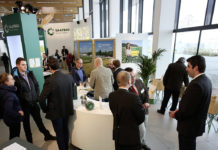 Saatbau Linz: Auftakt zur Maissaison 2017 Rege Nachfrage am Messestand von Saatbau Linz auf der Agraria 2016.