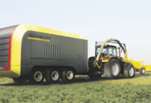 Schaider stellt mobile Pelletiermaschine vor Die Schaider Pelletec D 8.0 (l.) mit "Zubehör".