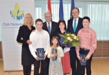 Raiffeisen und Club NÖ Spendenübergabe GF Theres Friewald-Hofbauer (Club Niederösterreich)