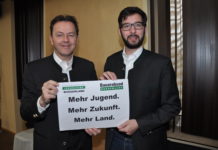 “Junge Landwirtschaft” hat wichtige Anliegen Bauernbund-Landesobmann Abg. z. NR Niki Berlakovich (l.) und Jungbauernobmann Martin Öhler nahmen im Rahmen der Herbsttour die Anliegen des bäuerlichen Nachwuchses auf.
