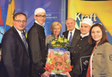 Neujahrsempfang der VP-NÖ Bezirk Hollabrunn NAbg. Richard Hogl (l.) und NAbg. Eva Maria Himmelbauer gratulierten LH Pröll - im Bild mit Gattin Sissi - zum Geburtstag.