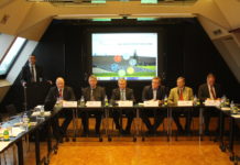 Nutztierhalter starten gemeinsame Plattform Gemeinsam stark - unter diesem Motto haben sich die Obmänner der österreichischen Nutztierhalter zum Verein "Nachhaltige Tierhaltung Österreich" zusammengeschlossen. Die Obmänner v. l.: Georg Höllbacher (Schafe und Ziegen)