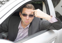 Auf Provokationen souverän reagieren Langsam fahren als Provokation - wer sich davon ärgern lässt