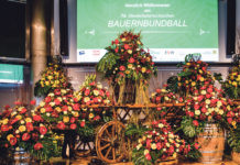 Gelebte Regionalität am 74. NÖ Bauernbundball In rund 500 Arbeitsstunden haben die freiwilligen Mitarbeiter von Betrieben der Gärtnervereinigung NÖ und Junggärtner eine Meisterleistung beim Blumenschmuck vollbracht.