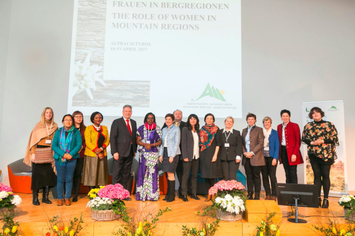 Frauen Im Mittelpunkt