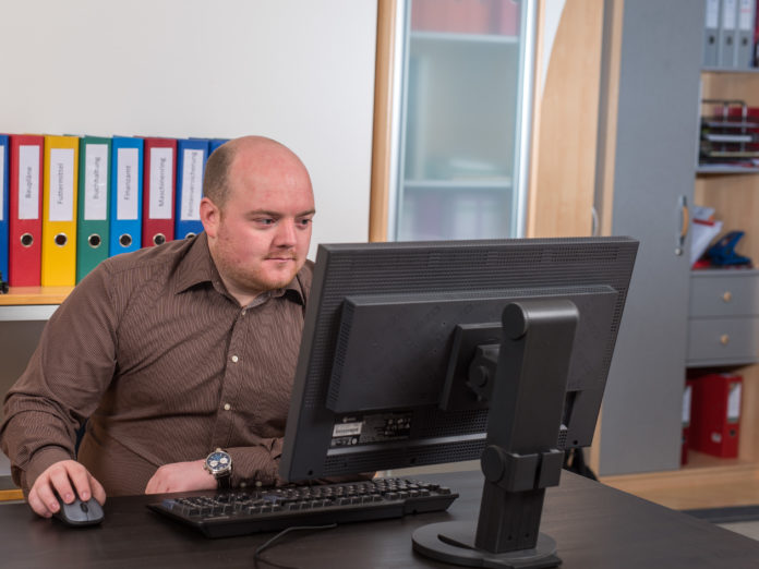 Im Buero 145 ID82342