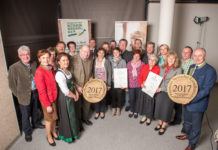 14 Plaketten für Kernöl aus dem Burgenland