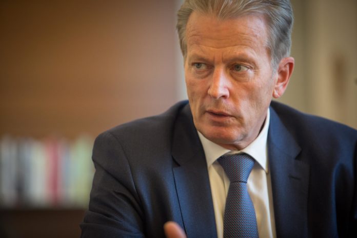 170510 Mitterlehner, Jakob Glaser