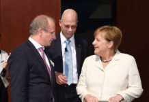 Jahreskonferenz für Nachhaltige Entwicklung: Weinberger im Gespräch mit Merkel