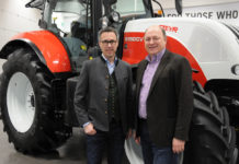 Bauernbund-Präsident Strasser besuchte das Traktorenwerk St. Valentin