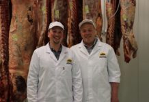 Tiroler Tierwohl-Schlachthof in Betrieb genommen Mit 1. März ging der Schlachthof in Betrieb. V. l.: Peter Obermoser jun. und Peter Obermoser sen.