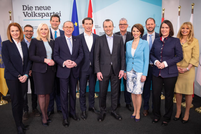 Die Europawahl ist entschieden - mit einem für Tirol durchaus zufriedenstellenden Ergebnis: Sowohl Bauernbund-Kandidatin Simone Schmiedtbauer (li.)als auch die Tirolerin Barbara Thaler (2. v. re.) ziehen ins EU-Parlament ein.