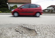 Tirols Gemeindepaket: 50 Millionen Euro für ländliches Wegenetz Das ländliche Wegenetz Tirols ist in die Jahre gekommen: Um den heutigen Anforderungen zu entsprechen, müssen Investitionen getätigt werden. Mithilfe des Gemeinde-Struktur-Paketes sollen die Maßnahmen forciert werden.