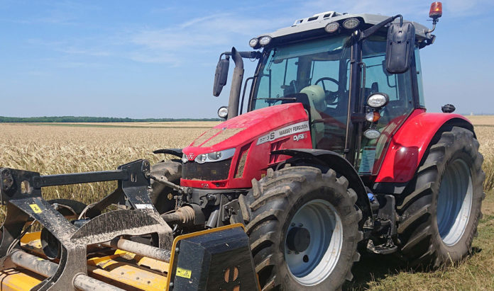 MF 5713 S mit Mulcher
