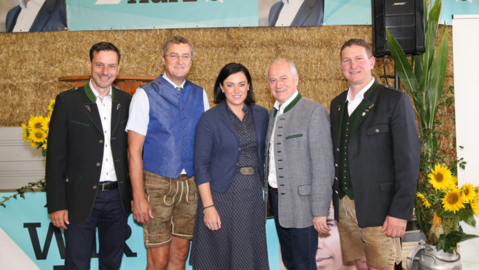 Steirischen Bauernjausn Elisabeth Köstinger, Juliane Bogner-Strauß und Simone Schmiedtbauer zu Gast bei der „Steirischen Bauernjausn“ des Bauernbundes.