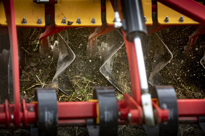 Beim Importeur Hammerschmied gibt es schon eine Carrier XL 425 mit der neuen CrossCutter Disc, die als Vorführmaschine bereitsteht.