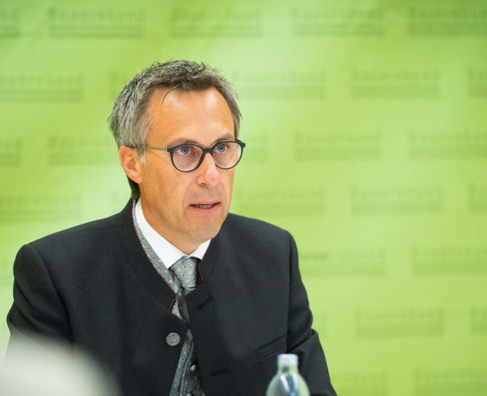 Portrait Georg Strasser Sharepic 2019 09