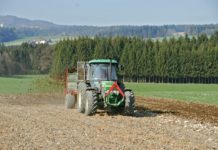 Wie geht es am Hof weiter, wenn Bauern ausfallen? Die Frühjahrsarbeiten sind voll im Gang – bei einem Ausfall hilft der Maschinenring.