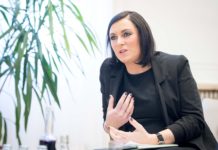 Köstinger denkt über Grenzöffnungen für deutsche Urlauber nach