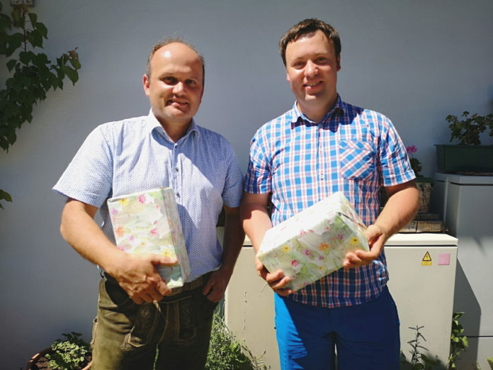 Mit Vorstand Bruno Deutinger und Zuchtberater Josef Schipflinger verlassen zwei verdiente Mitarbeiter die Rinderzucht Tirol.