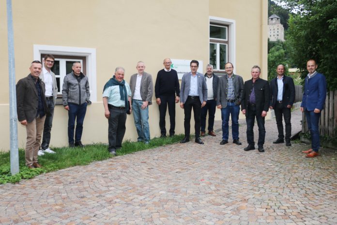 IMG 3524 Spitzenvertreter der Politik, Behörden, Wirtschaft, Landwirtschaft und Jägerschaft nahmen am Runden Tisch zum Thema Wolf teil.